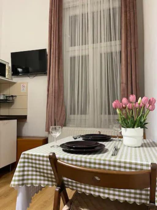 A13 Parliament Sunflower Cozy Apartment บูดาเปสต์ ภายนอก รูปภาพ